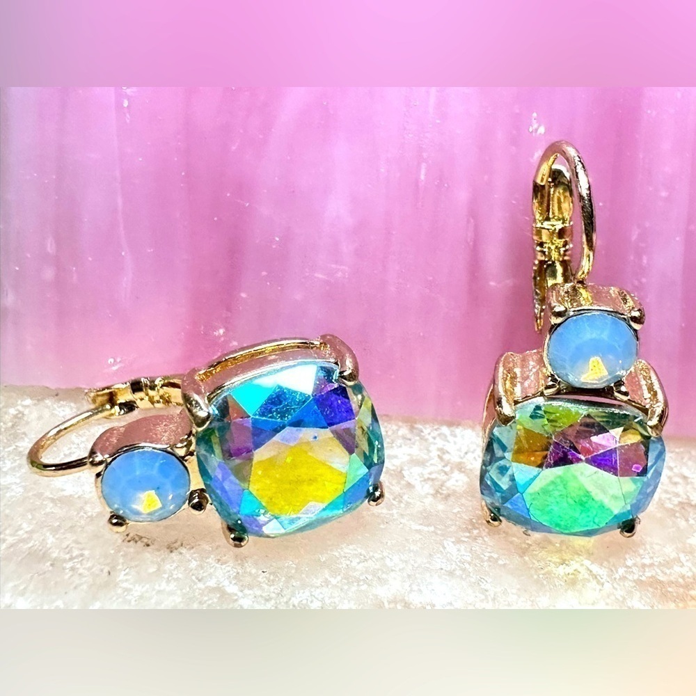 Bella Jack blue Crystal lever Back Gold Tone EUC 0674 P